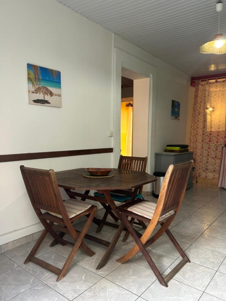 Le Cocon De Lollita Apartment Sainte-Anne  Ngoại thất bức ảnh